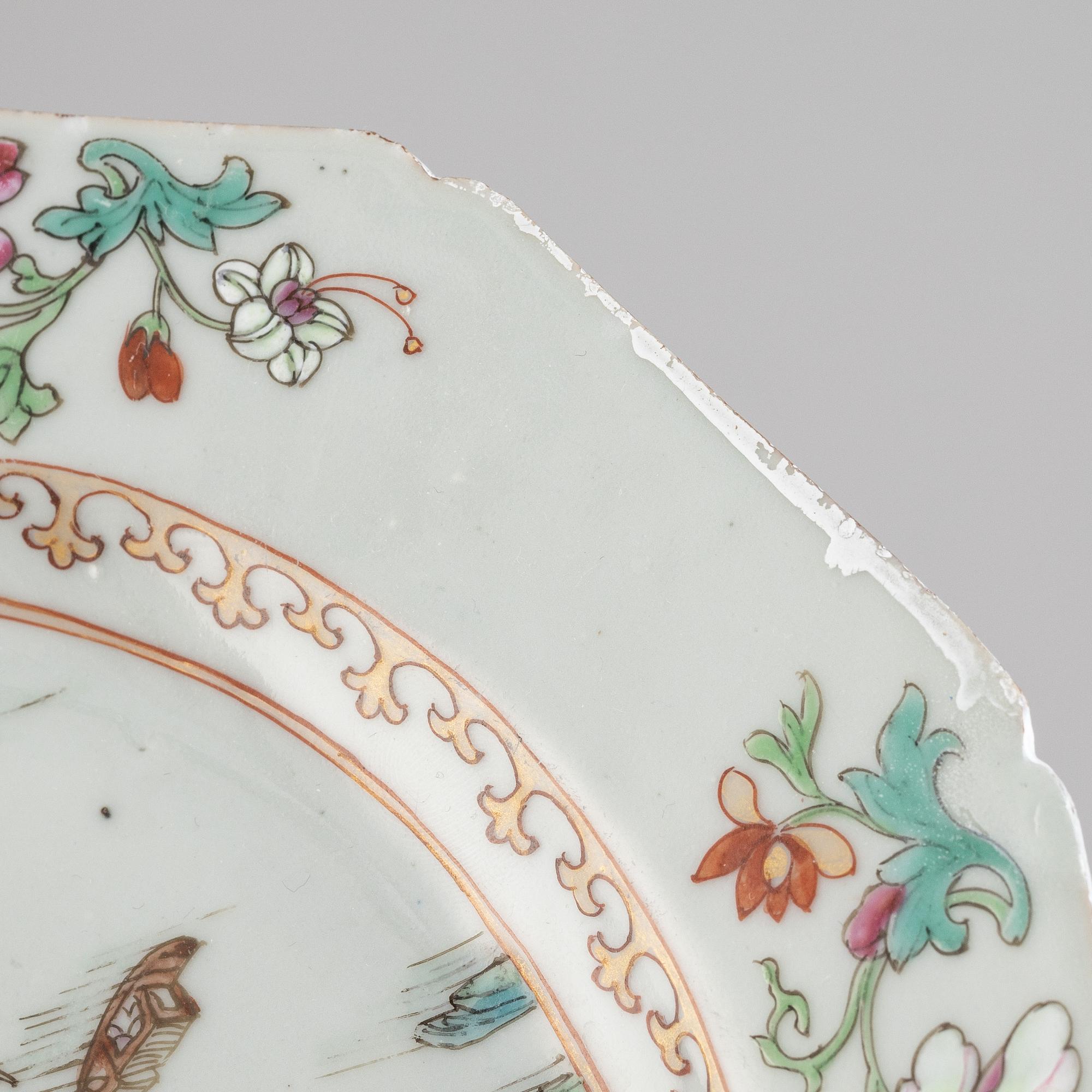 A pair of Chinese porcelain famille rose plates, Qing dynasty, Qianlong (1736-1795).