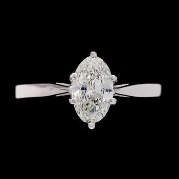 151. RING, navettslipad diamant, ca 0.91 ct.