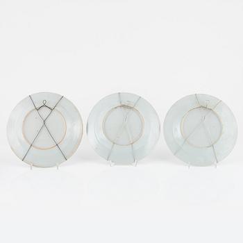 A set of 15 famille rose dinner plates, Qing dynasty, Qianlong and one Canton 19th Century.