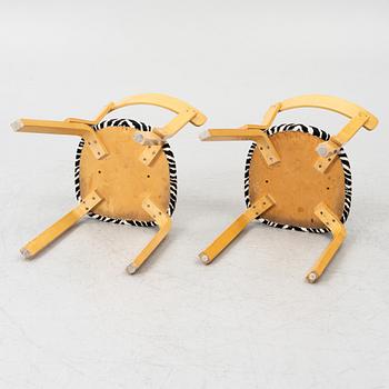 Alvar Aalto, stolar, ett par, modell 69, Artek, Finland, 1900-talets andra hälft.