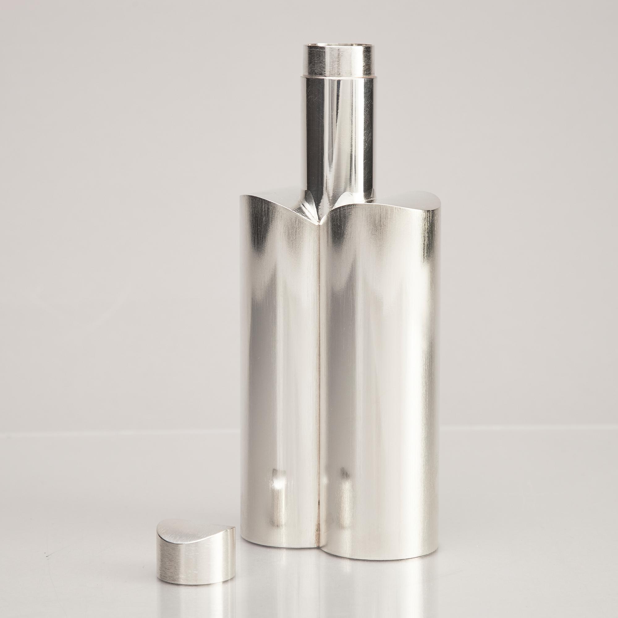 a sterling silver bottle with lid, Stockholm 2003.