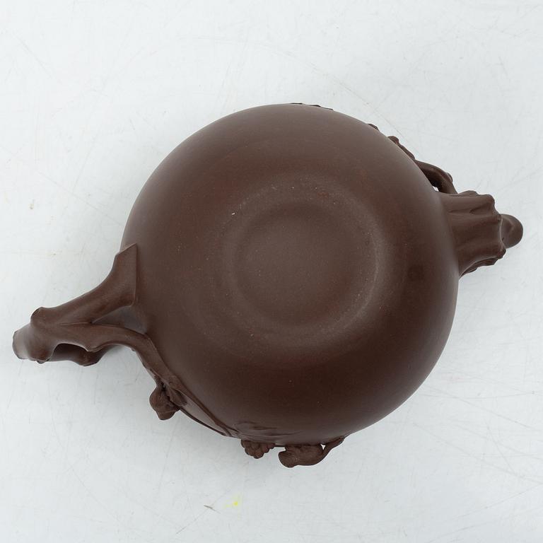 Två tekannor, yixing, Kina, tidigt 1980-tal.