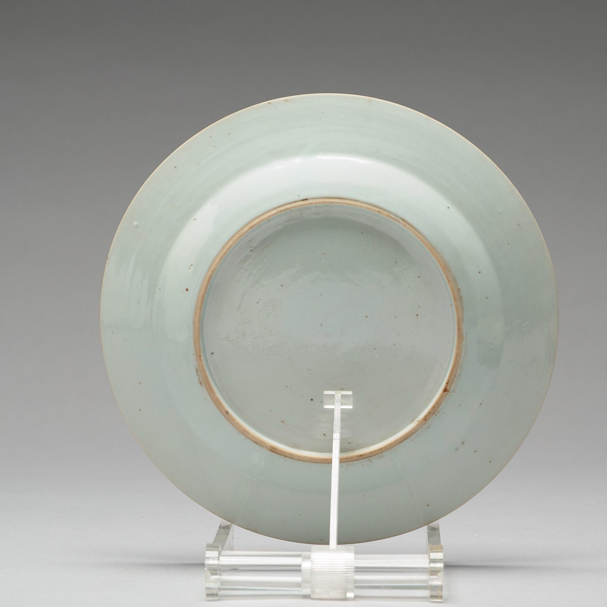 TALLRIKAR, sex stycken, samt FAT, kompaniporslin. Qingdynastin, Qianlong (1736-95).