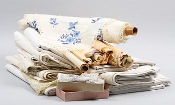 PARTI LINNE OCH DAMAST. ca. 15 delar