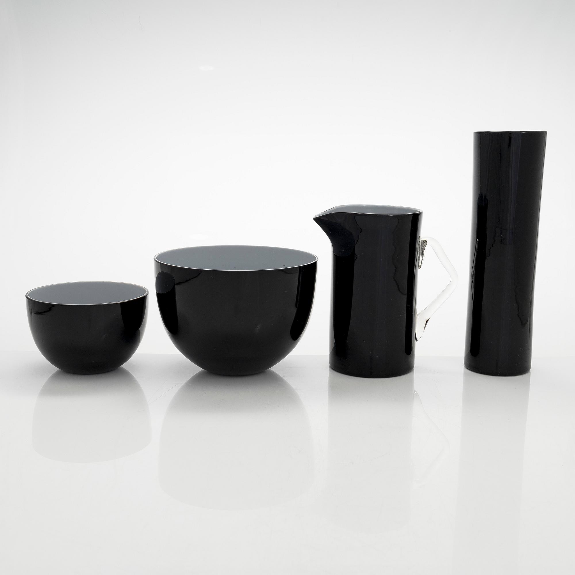 Nanny Still, A set of four 1950's service parts, "Black and White" for Riihimäki Glassworks, Finland.