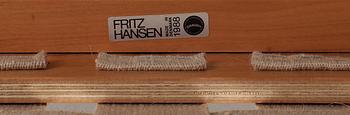HANS J WEGNER, "Kinastolen", ett par, Fritz Hansen, Danmark 1988.