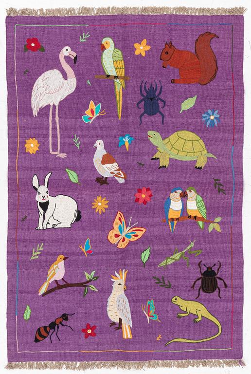 A hand-embroidered Kelim rug, c. 177 x 123 cm.