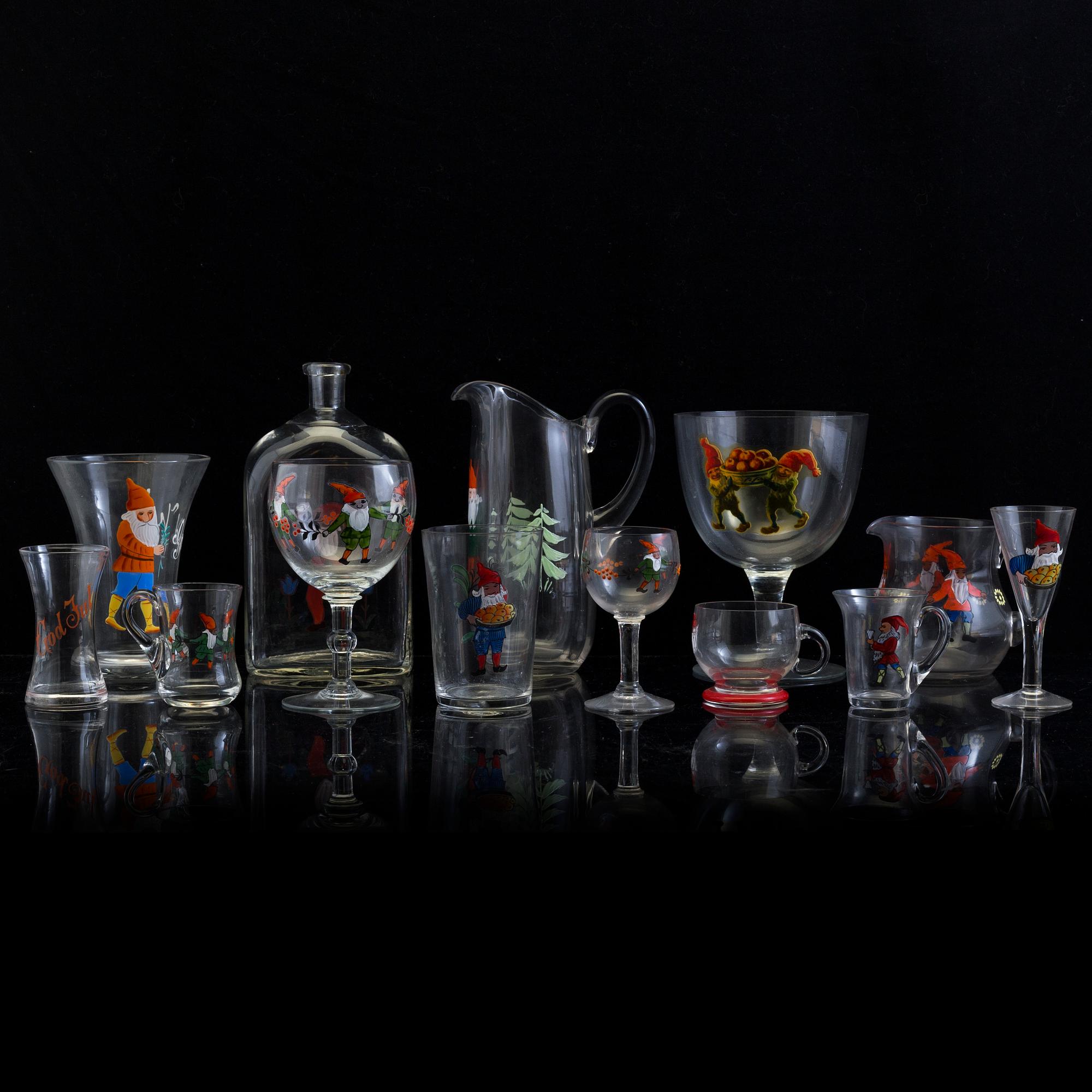 GLASSERVISDELAR, 79 st, glas, Julmotiv, 1900-tal.