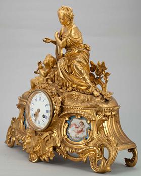 BORDSPENDYL, 1800-talets senare hälft.