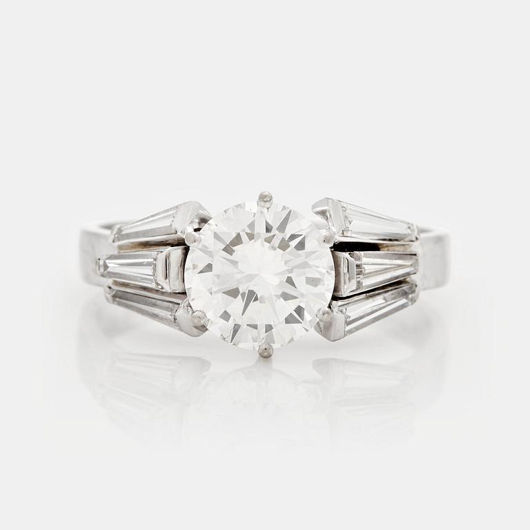 A RING set with a brilliant-cut diamond.