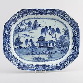 STEKFAT, porslin, Kina, Qianlong 1736-1795.
