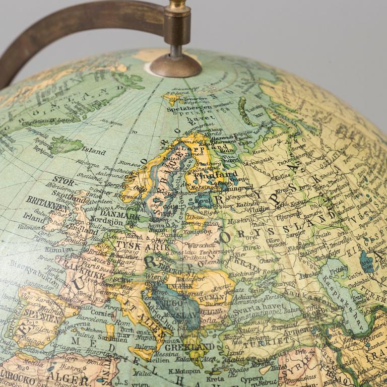 A globe from Nordiska Skolmaterielförlaget, Gunnar Saietz, Stockholm, first half of the 20th Century.
