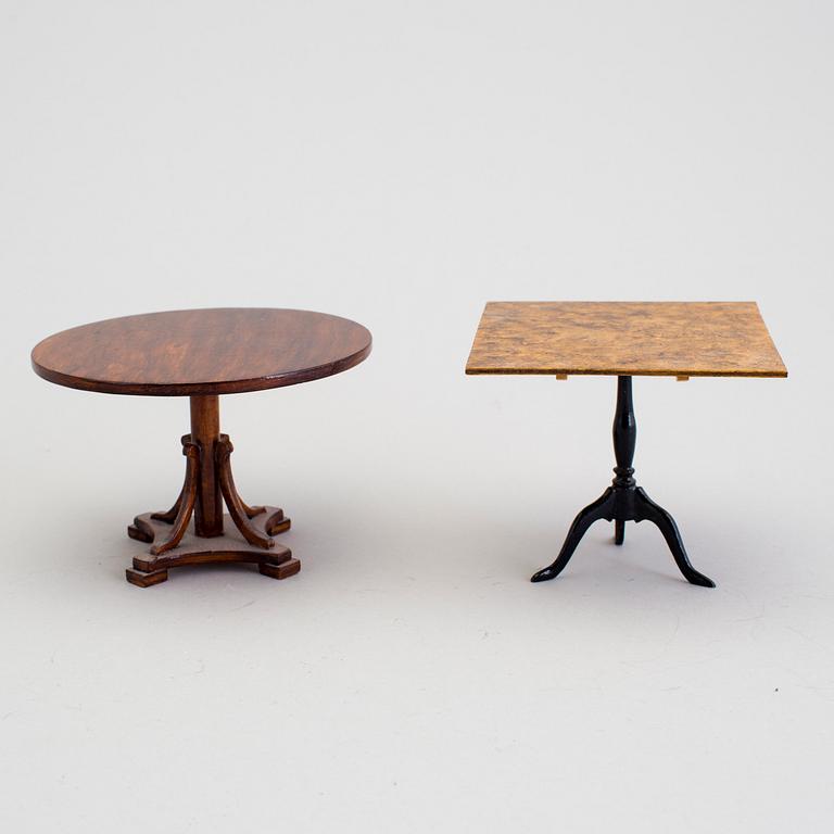 A lot of 18 pieces of doll house furniture by Nolbyn Värmländskt hantverk first half of the 20th century.