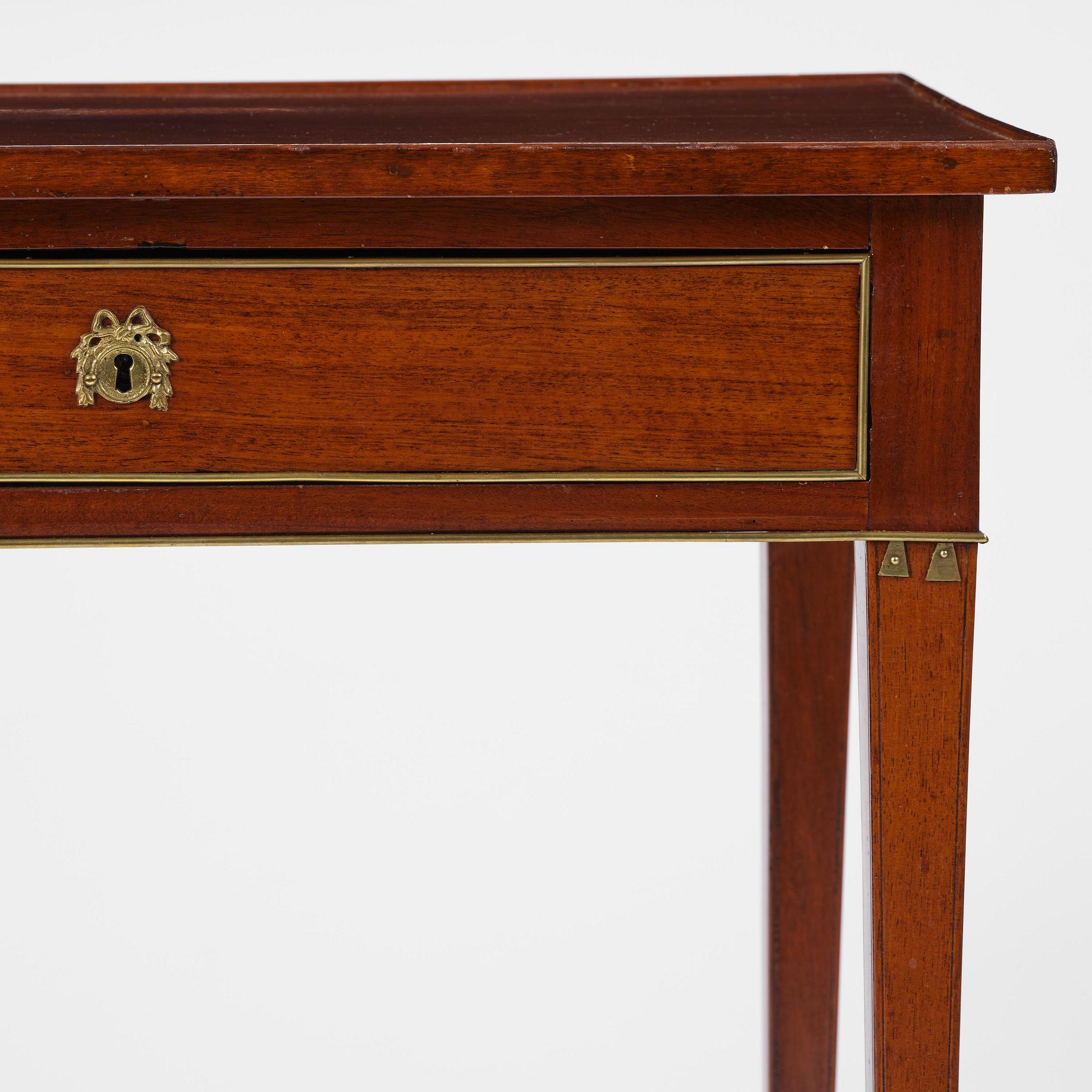 A late Gustavian mahogny table.