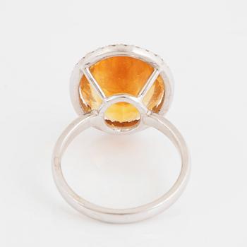 Citrine and small brilliant-cut diamond cocktailring.