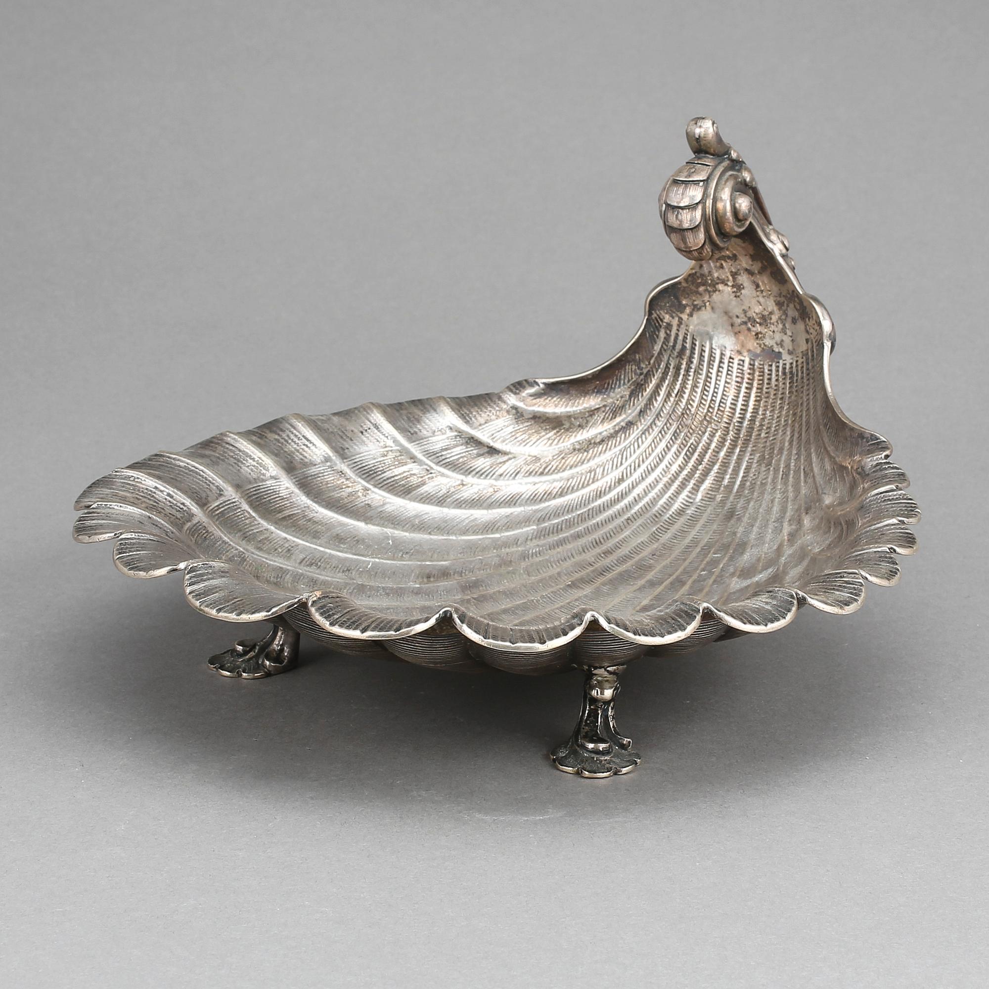 SKÅL, låghhaltigt silver 800, 1900-talets första hälft, vikt ca 477 gram.