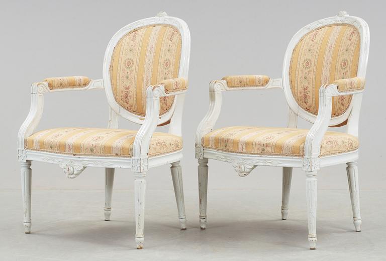 KARMSTOLAR, ett par, gustaviansk stil, omkring 1900-talets mitt.