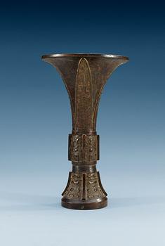1475. A Gu shaped ritual bronze vessel, 17/18th Century.