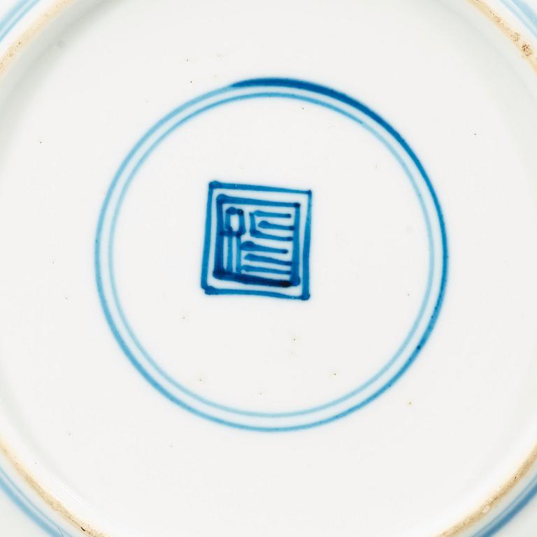 A pair of blue and white dishes, Qing dynasty Kangxi (1662-1722).