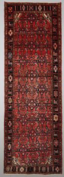 MATTA, Hamadan, ca 325 x 110 cm.