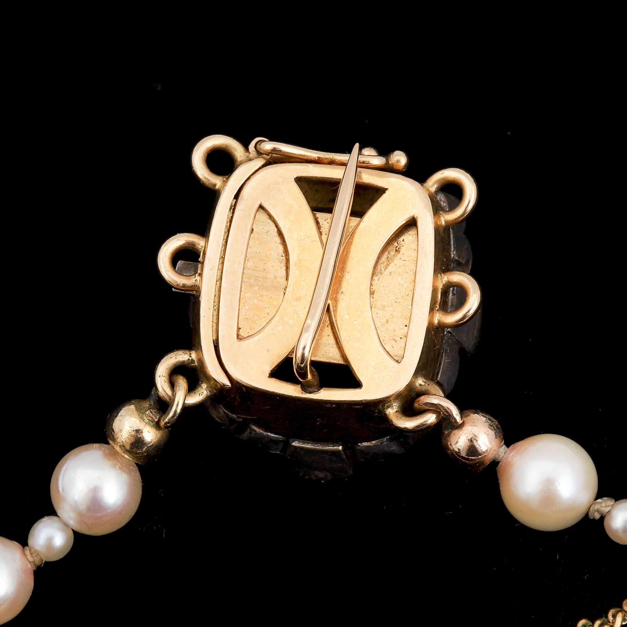 PÄRLCOLLIER, långt med doserade odlade pärlor.