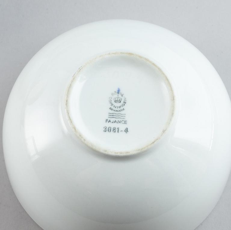 Royal Copenhagen, Servis ca 60 delar, fajans,   "Årstiderne" eller "4 all Seasons" med blå kant, 1985-90, Danmark.