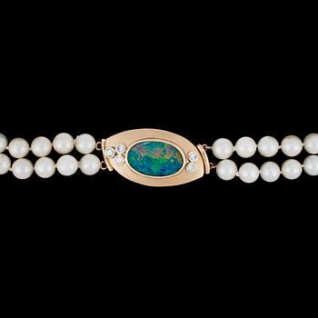 259. COLLIER, dubbelradigt, odlade japanska pärlor,  7,4 mm, lås, 18k guld, opal, briljantslipade diamanter, tot. ca 0.50ct.
