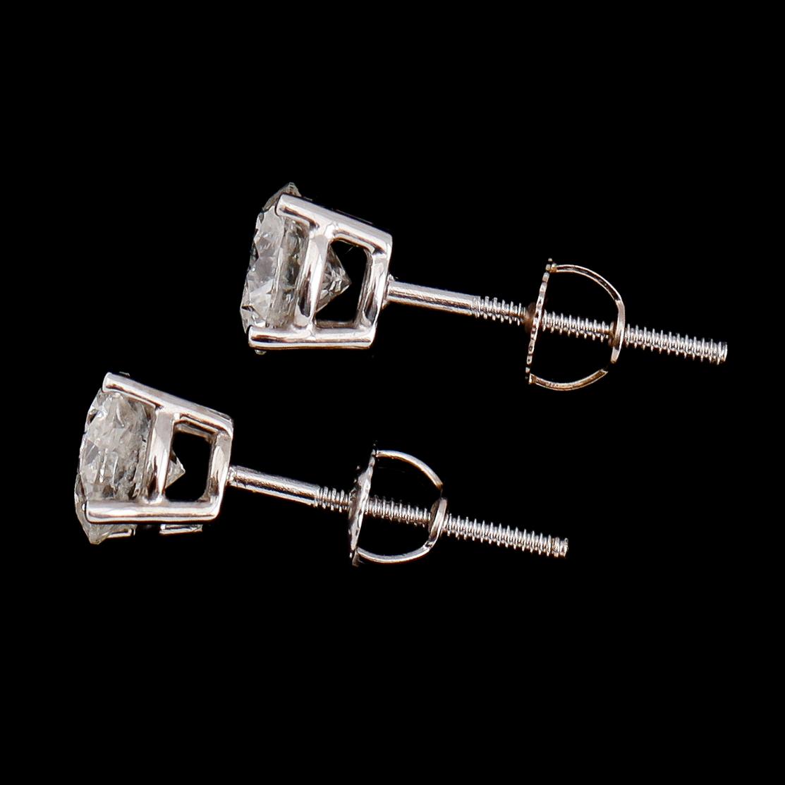 ÖRHÄNGEN, 1 par, 14 k vitguld, solitära briljantslipade diamanter tot ca 1.50 ct.