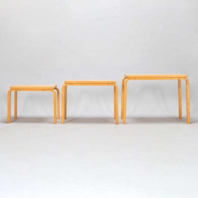Alvar Aalto, sarjapöytä, 3 osaa, Artek 1900-luvun loppupuoli.