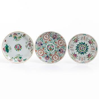 A set of five Chinese dishes, late Qing dynasty.