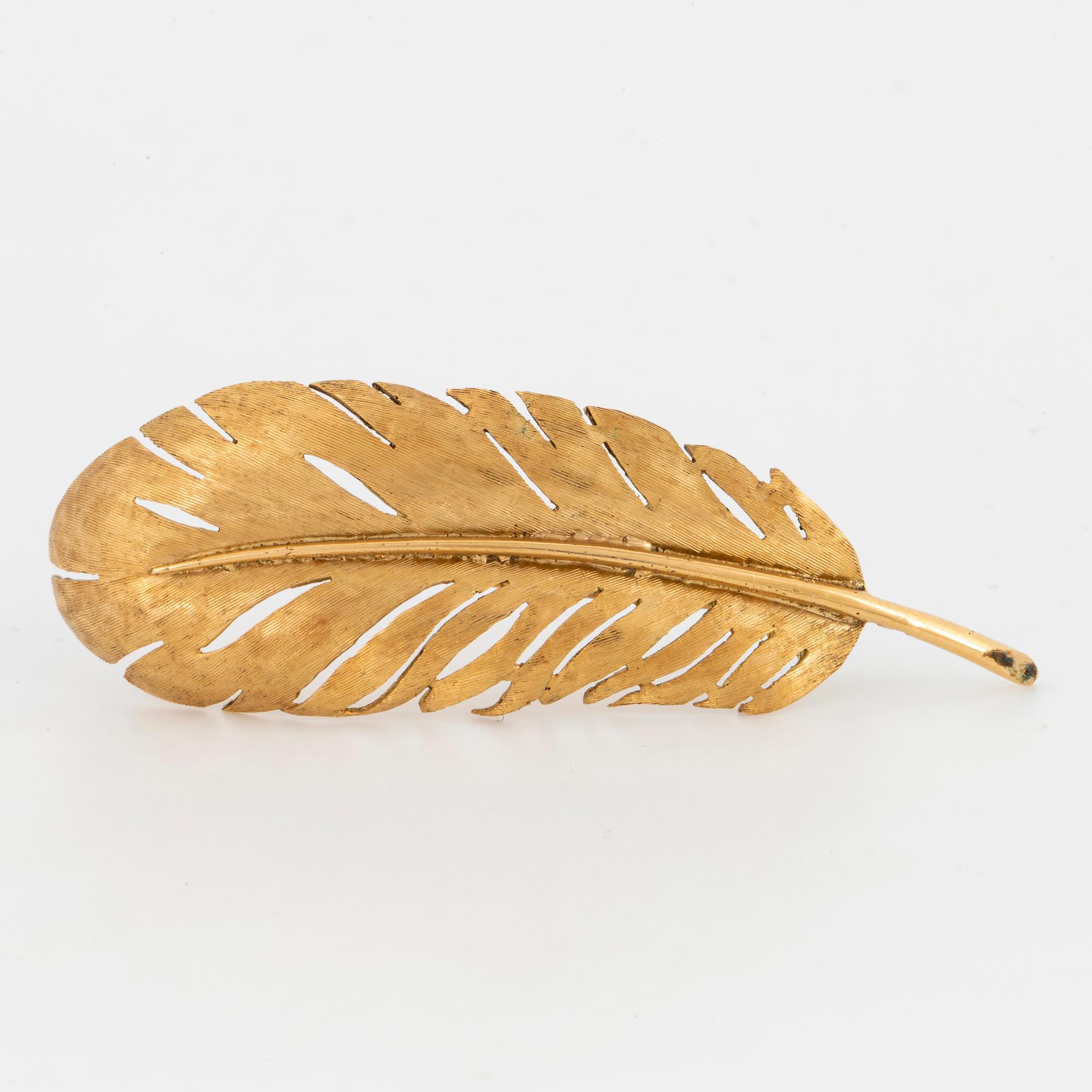 18K gold feather brooch.