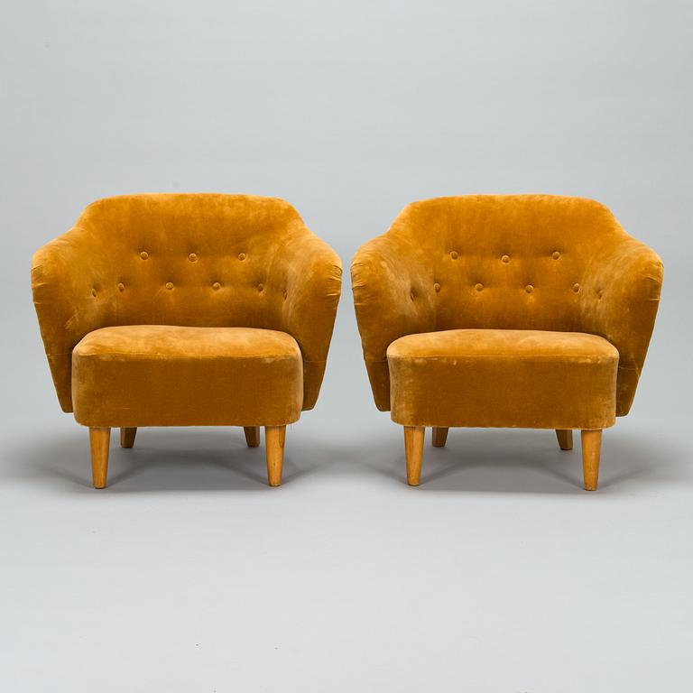 A pair of mid-20th-century armchairs.