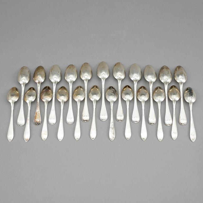 TESKEDAR, 23 delar, silver, Stockholm 1907 - 1932. 416 gram.