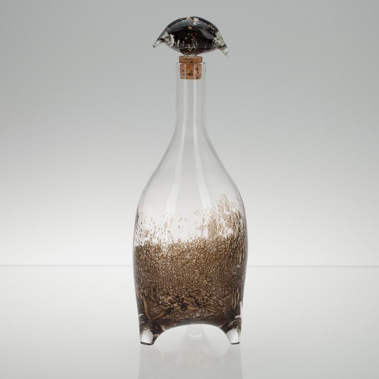 KARAFF, "Napoleon", klart och bruntonat glas, signerad Björn Wecksrtöm Notsjö.