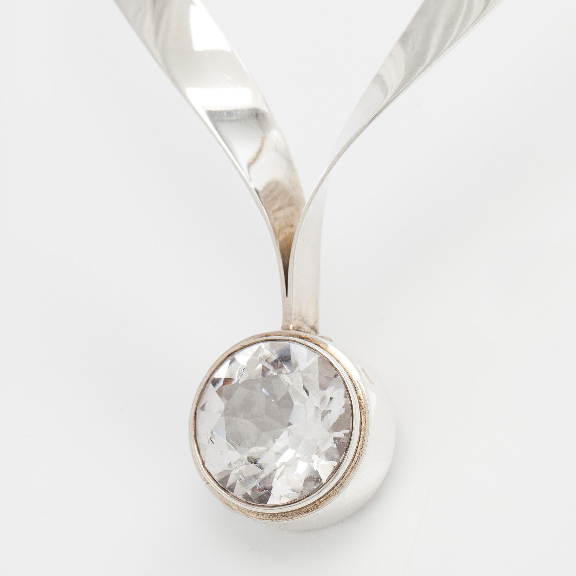 Kaulaketju ja rannekoru, viistehiotut vuorikristallit, hopeaa, Kaunis Koru 1972.