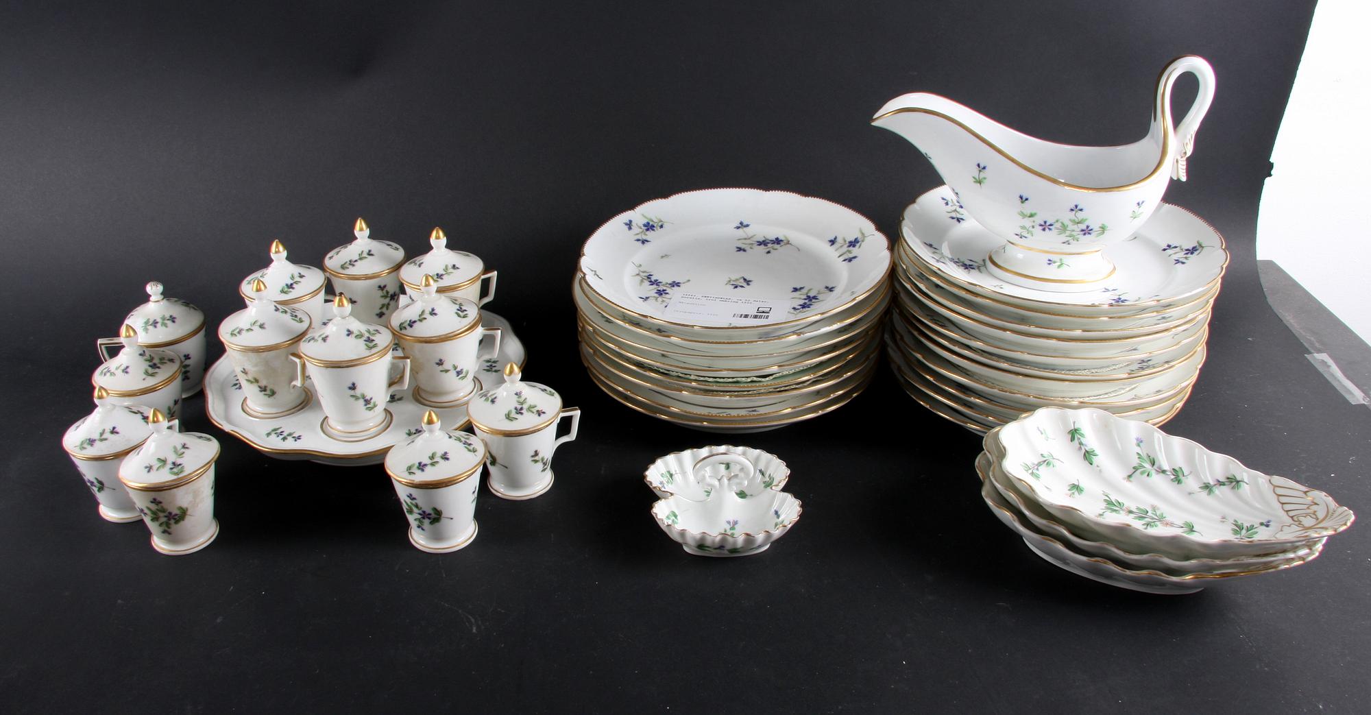 SERVISDELAR, ca 50 delar, porslin, trol omkring 1900.