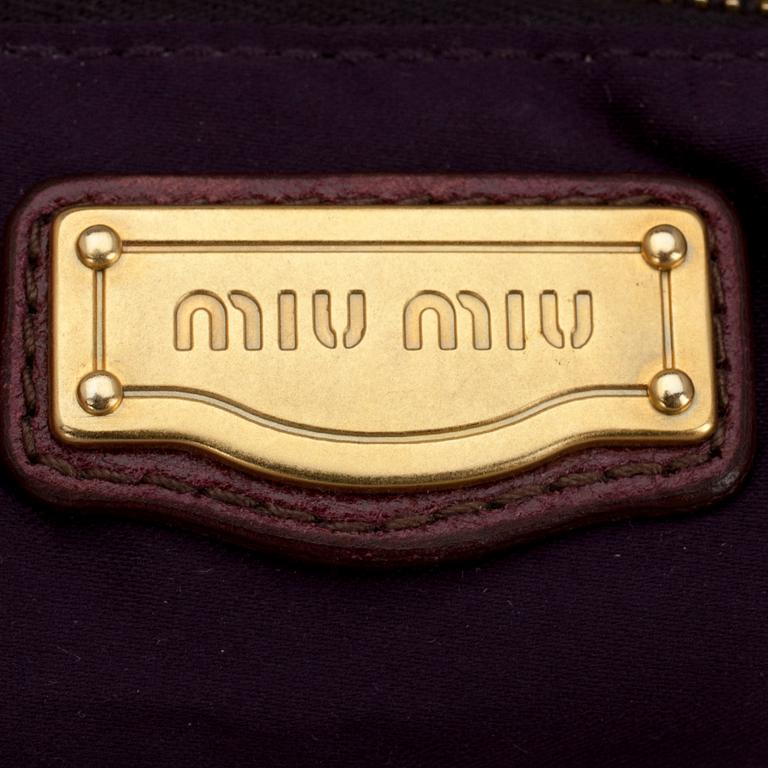 VÄSKA, "Matelassé Hobo", Miu Miu.