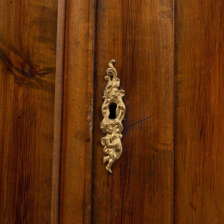 CUPBOARD, first half of the 19th century.