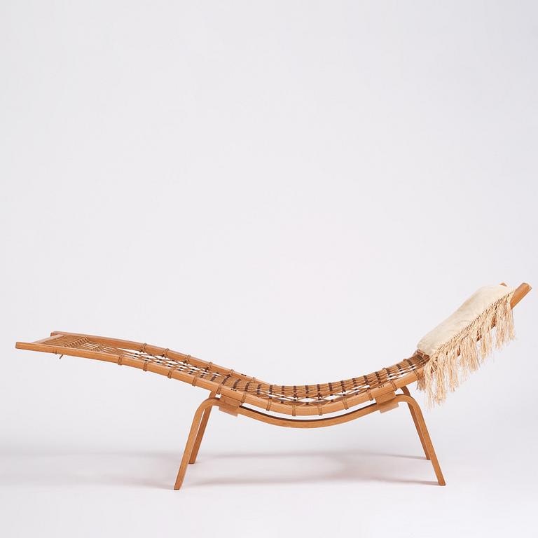 Hans J. Wegner, an oak chaise longue 'Hammock Chair GE2', Getama, Denmark, early 1960s.