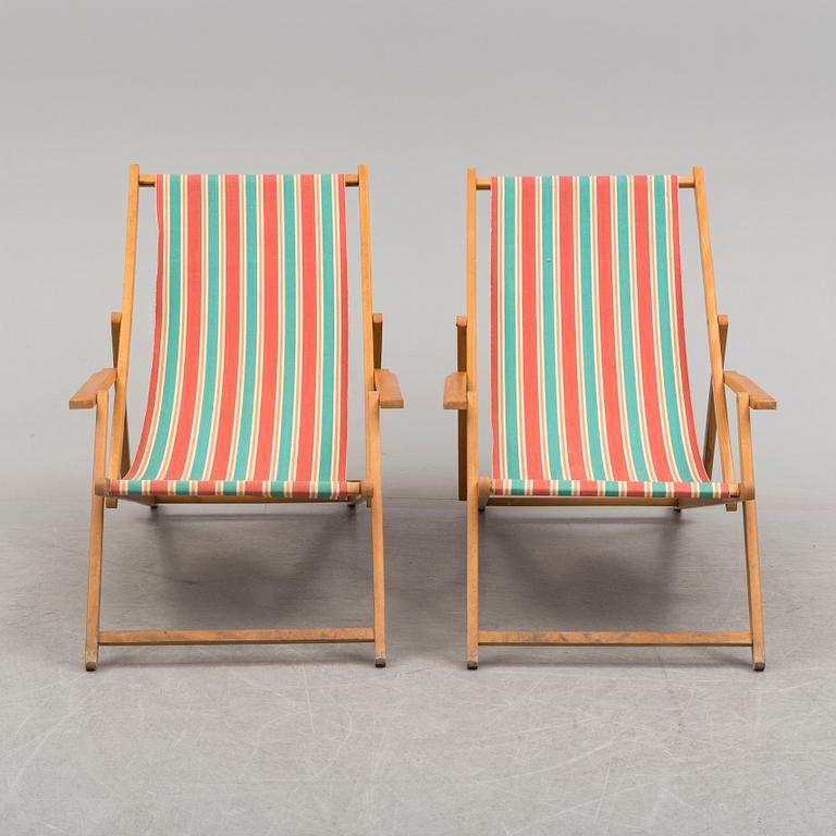 A pair of mid 20th century beech sun chairs.