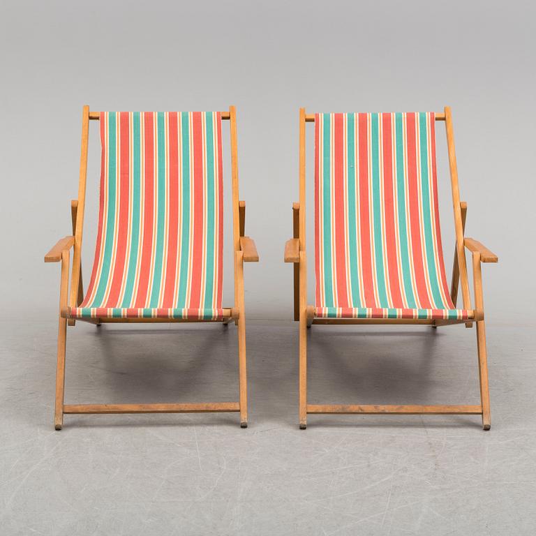 A pair of mid 20th century beech sun chairs.