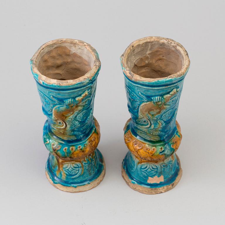 A pair of turkoise glazed alter vases, Ming dynasty (1368-1644).