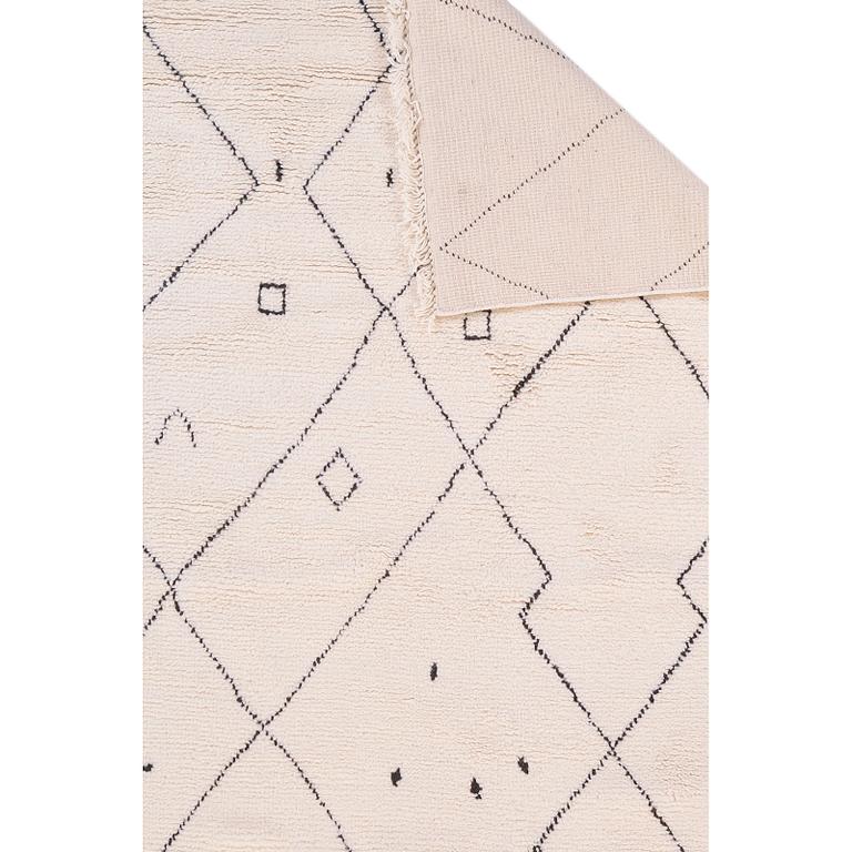 A Moroccan design carpet, 300 x 200 cm.