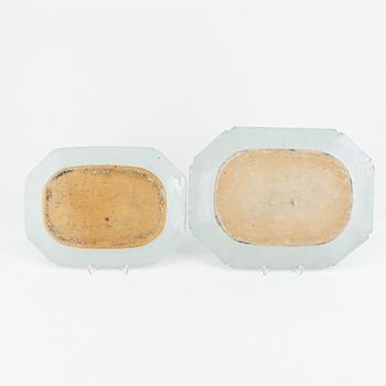 Stekfat, 2 st, porslin, Kina, Qianlong (1736-95).