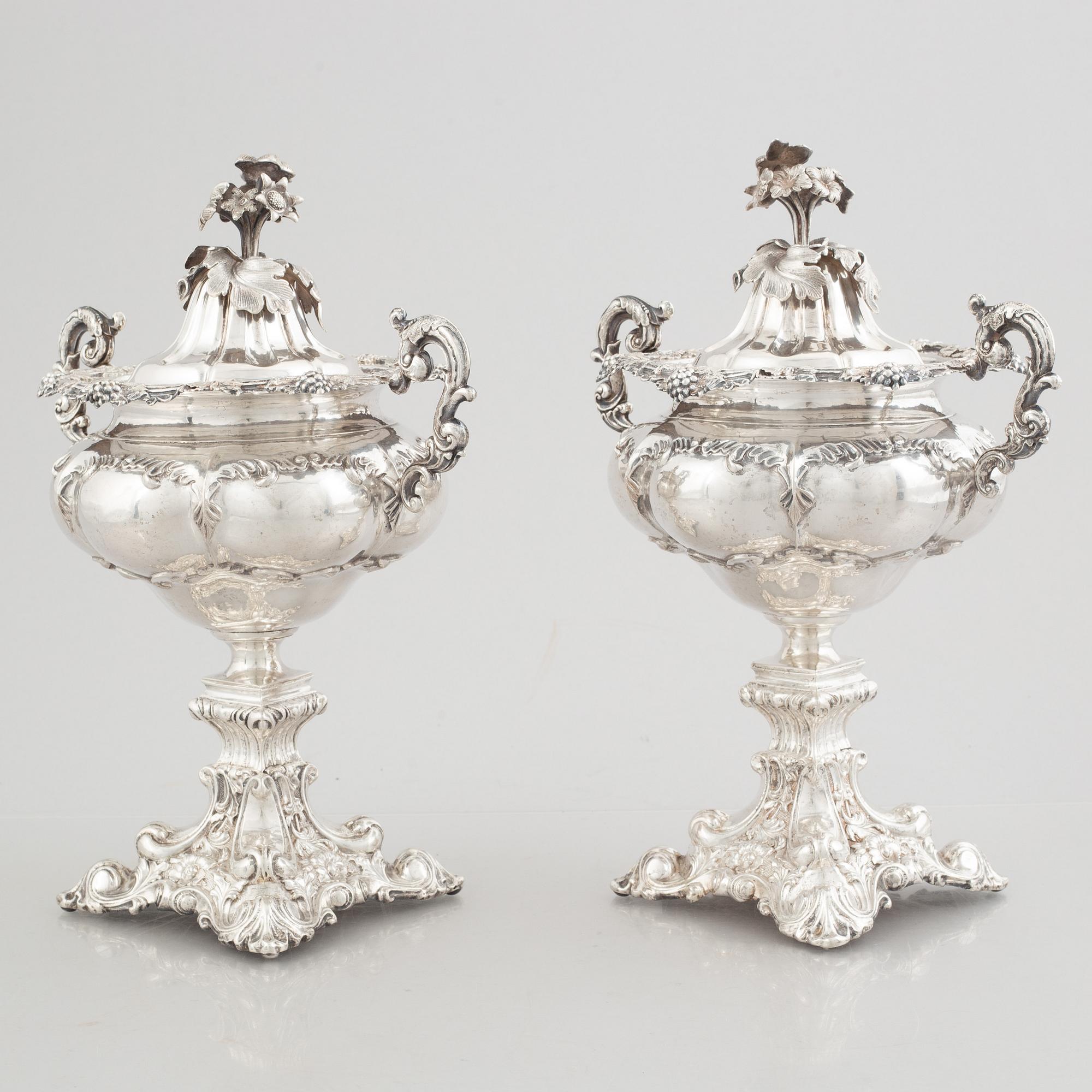 Petter Wigren, strösockerskålar med lock, ett par, silver, Malmö 1851.