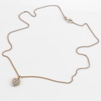 Hear shapet pendant with diamonds, with chain.