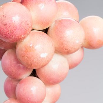 ERÄ KORISTEHEDELMIÄ, mm. kiveä, nefriittiä, ruusukvartsia, Kiina 1900-luku.