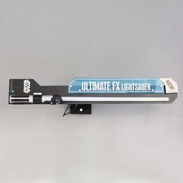 LASERSVÄRD, "Star Wars", demo-ex / skylt från leksaksaffär, Hasbro, 2011.