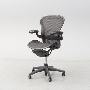 An 'Aeron' swivel armchair by Don Chadwich / Bill Stumpf, Herman Miller.