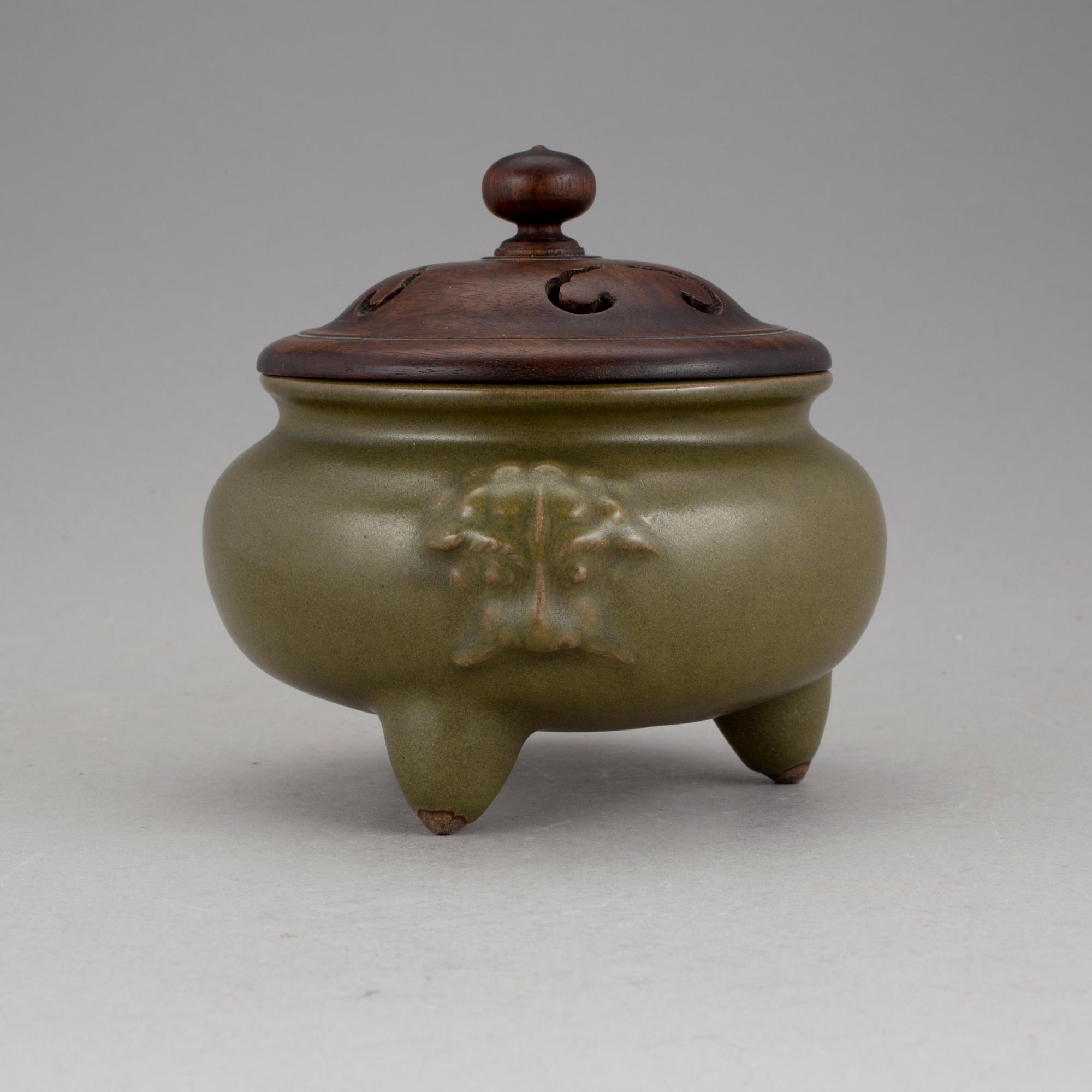 RÖKELSEKAR, stengods, Qianlong (1736-1795).